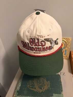 Old Milwaukee Beer Rope-Trim NWT retro Snapback Hat - Cream & Forest Green